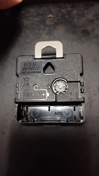 Reloj de pared antiguo dorado