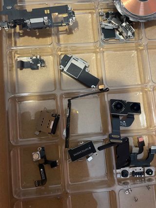 Repuestos iPhone Se venden la cámara y el flash.