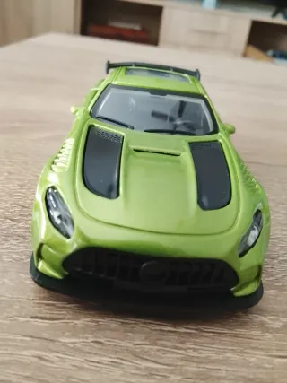 Coche de metal verde juguete