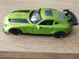 Coche de metal verde juguete