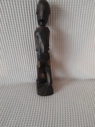 Figura tribal africana de madera