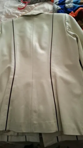 Chaqueta de cuero beige mujer