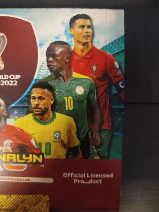 Caja Adrenalyn XL Qatar 2022 Panini