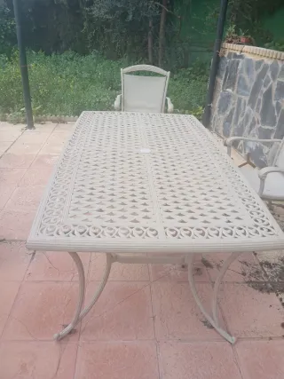 Tavolo in ferro per patio color beige