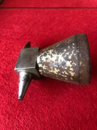 Yunque de hierro antiguo pequeño