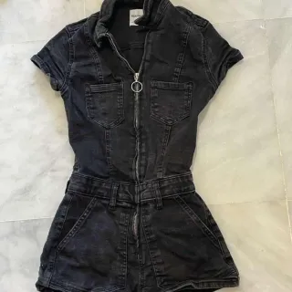 Mono vaquero negro Bershka Xs tirando para xxs