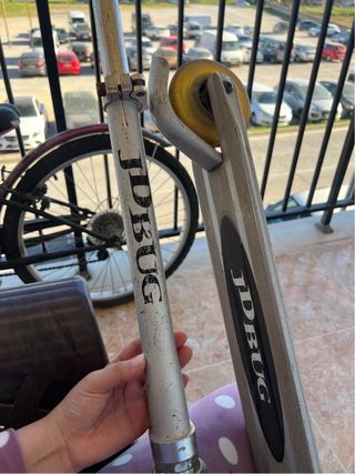 Patinete Razor J-Bug Plata Un poco antigua.