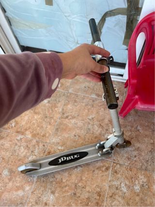 Patinete Razor J-Bug Plata Un poco antigua.