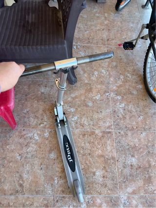 Patinete Razor J-Bug Plata Un poco antigua.