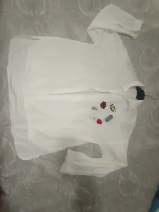 Camisa Zara blanca con parches
