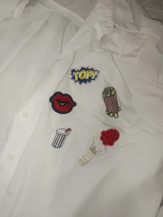 Camisa Zara blanca con parches