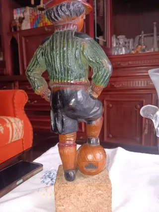 Figura terracota futbolista vintage Urregui