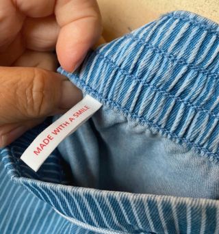 Falda de mujer con rayas finas