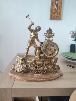 Reloj de Bronce Figura Herrero
