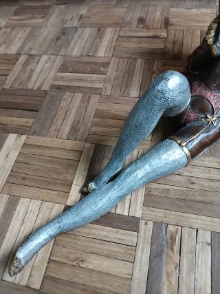 Estatueta feminina bronze