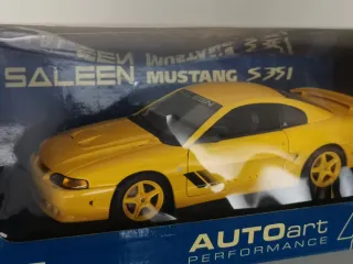 AUTOart 1998 Ford Mustang Saleen S351 escala 1:18