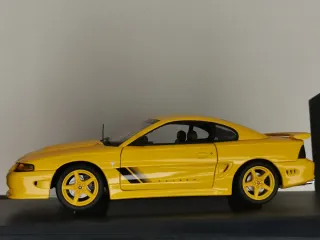 AUTOart 1998 Ford Mustang Saleen S351 escala 1:18