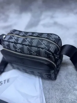 Bandolera LACOSTE Negra y Gris
