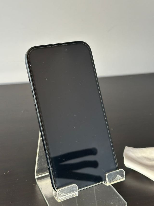 iPhone 15 – 128 GB – 88% bateria