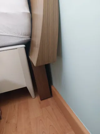 Cabecero cama matrimonio y mesillas madera