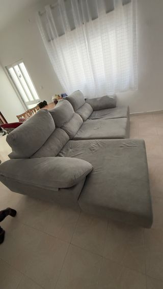 Sofá modular cinza em tecido