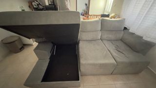 Sofá modular cinza em tecido