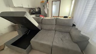 Sofá modular cinza em tecido