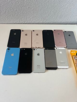 Lotto di 8 iPhone Apple