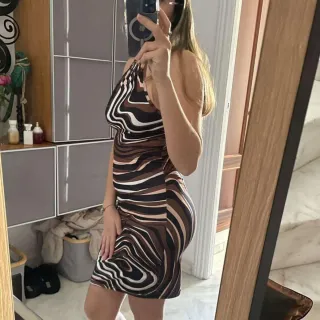 Vestido elástico con estampado ondulado