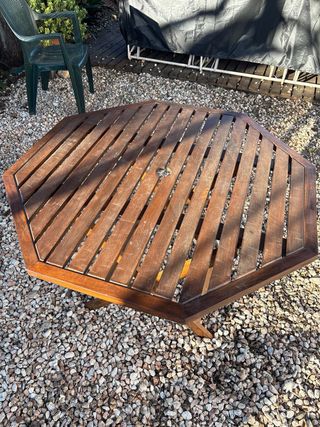 Tavolo da giardino in legno trattato per esterni