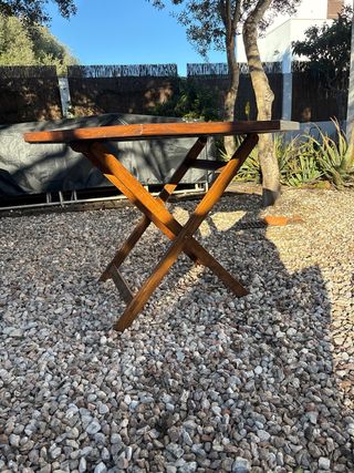 Tavolo da giardino in legno trattato per esterni