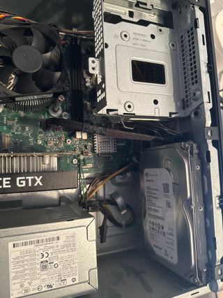 PC Gaming HP Ryzen 5 GTX 1650, sin RAM. Negociable