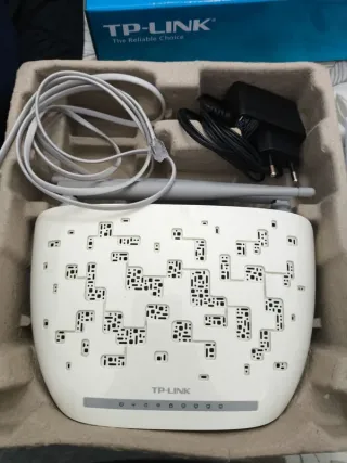 Modem Router TP-Link ADSL2+ Wireless N 300Mbps