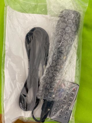 Altavoz potente negro y naranja