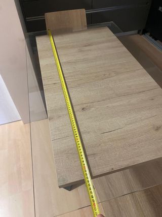 Mesa cristal y 2 sillas madera