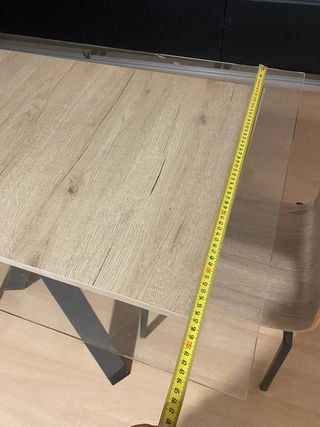 Mesa cristal y 2 sillas madera