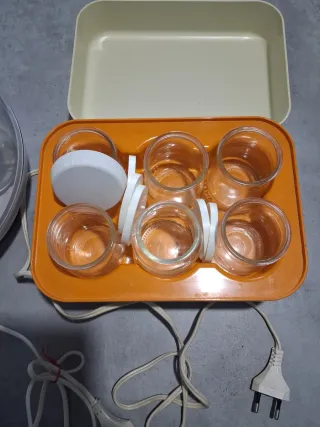 2 Yogurtiera con Bicchieri