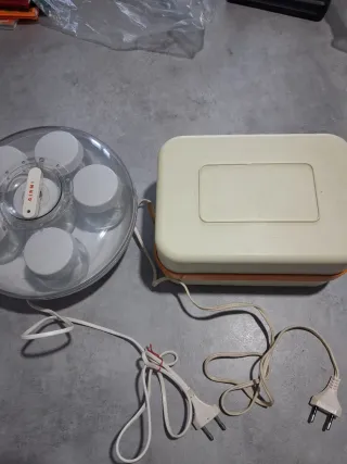 2 Yogurtiera con Bicchieri