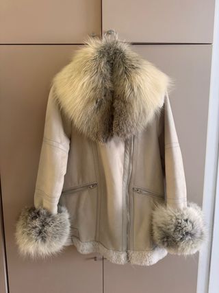 Cuello y puños piel natural beige/gris