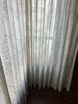 Cortinas de tela beige y gris