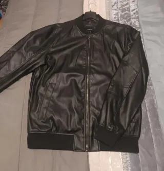 Chaqueta hombre polipiel negra