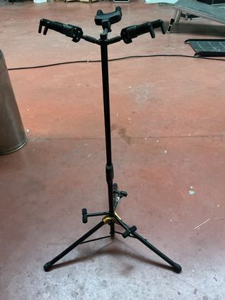 Supporto Hercules Stands GS432B Plus per 3 chitarre