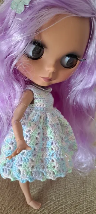 Blythe fake con vestido y collar hecho a mano.