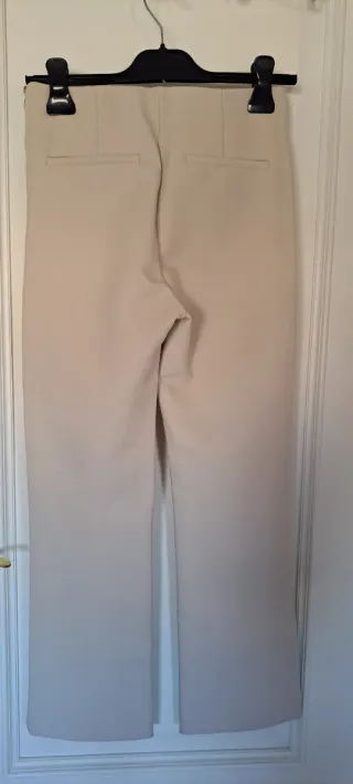 Pantalón Zara corte flare talla XS