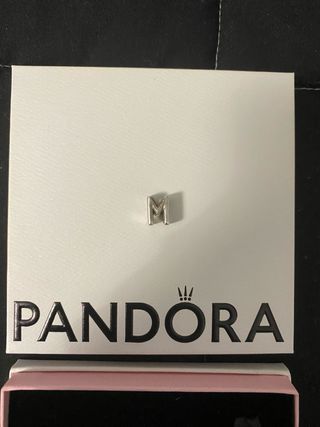 Pulsera Pandora con 4 charms Tamaño pulsera: 15 cm