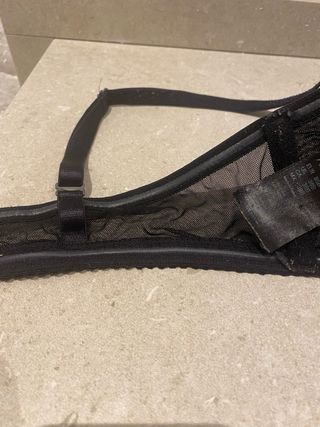 Sujetador negro con tirantes
