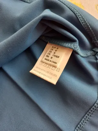 Camiseta deportiva Alo mujer azul, elástica  nueva