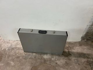 Mesa plegable con 4 taburetes