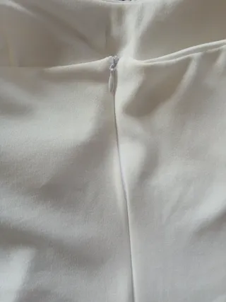 Vestido blanco con lazo de lunares