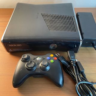 CONSOLE XBOX 360 SLIM 250 GB + Controller